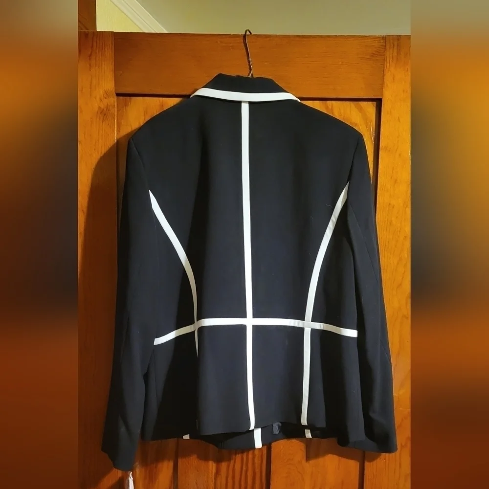 NWT black blazer with white trim,  Sz 16, Nine West - Picture 5 of 7